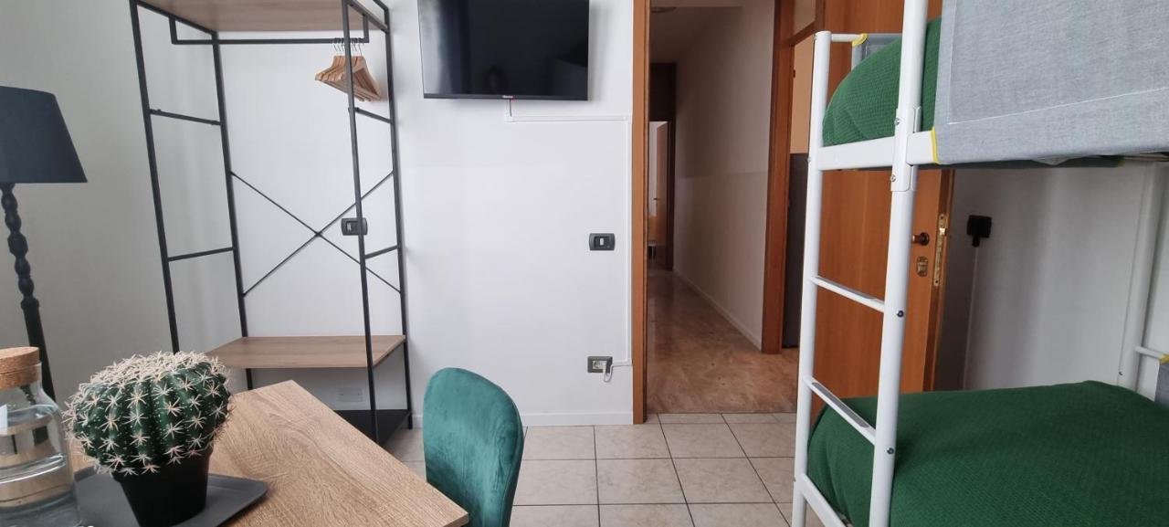 Guesthouse Tree Rooms Industrial Bergame Extérieur photo